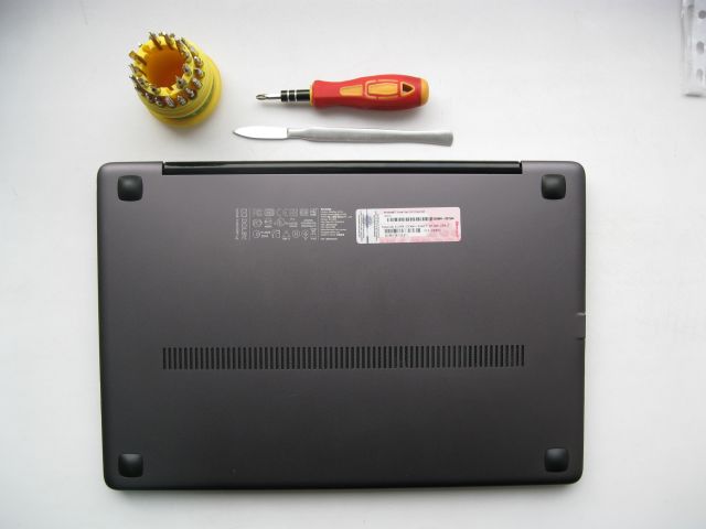 Ультрабук Lenovo U310 вид снизу